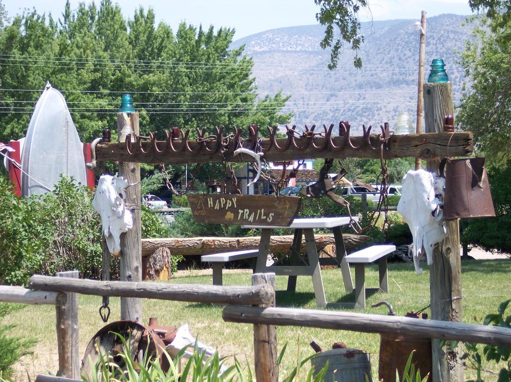 Toiyabe Motel Walker Exterior foto